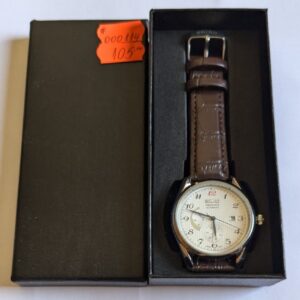 мъжки часовник Seiko Presage с кафява кожена каишка, бял циферблат с арабски цифри и стилна черна кутия.