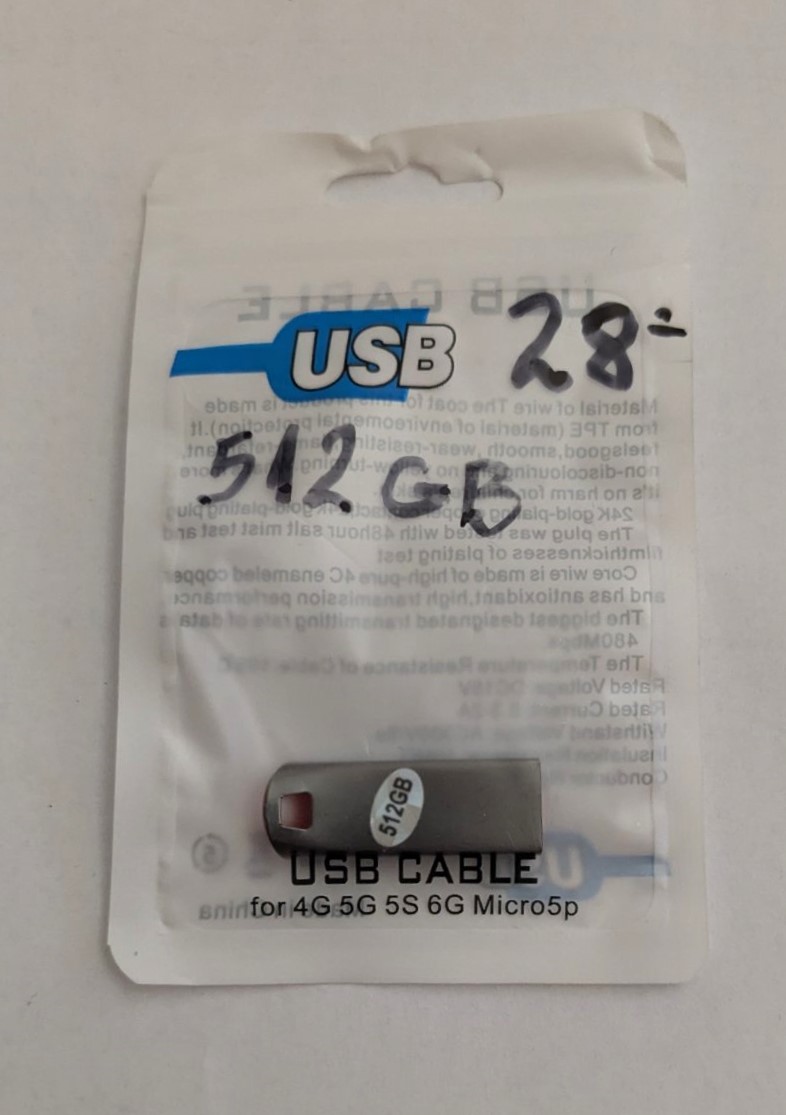 Флаш памет с капацитет 512 GB и USB 3.0 интерфейс, произведена в Китай, в компактен и устойчив корпус, подходяща за надеждно съхранение и пренос на данни.