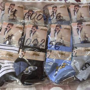 Пакет от детски чорапи „Дима“ с различни цветове и дизайни, опаковани по двойки с етикет, изобразяващ стилно дете със слънчеви очила.