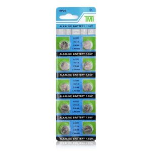 Малка бутонна алкална батерия AG13 с напрежение 1.50V, предназначена за захранване на устройства като часовници, калкулатори и медицински уреди.