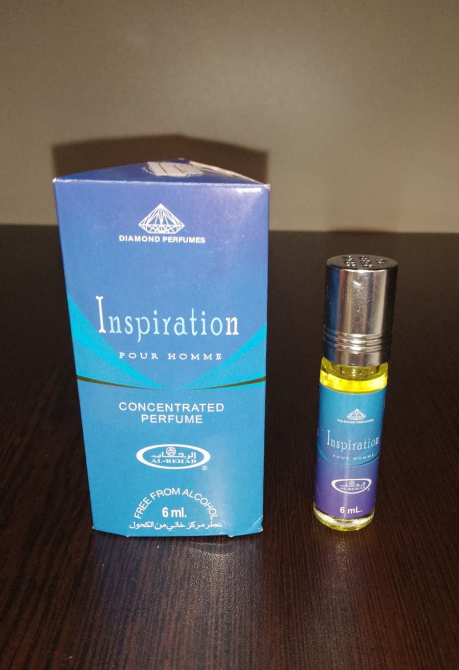 Флакон и опаковка на мъжкия концентриран парфюм Inspiration Pour Homme от Diamond Perfumes, 6 ml, без съдържание на алкохол.