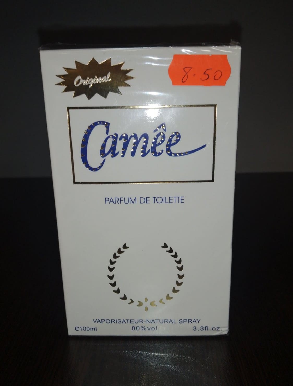 Флакон на Camee Parfum de Toilette 100 ml и опаковка – класически дамски аромат с елегантен дизайн.