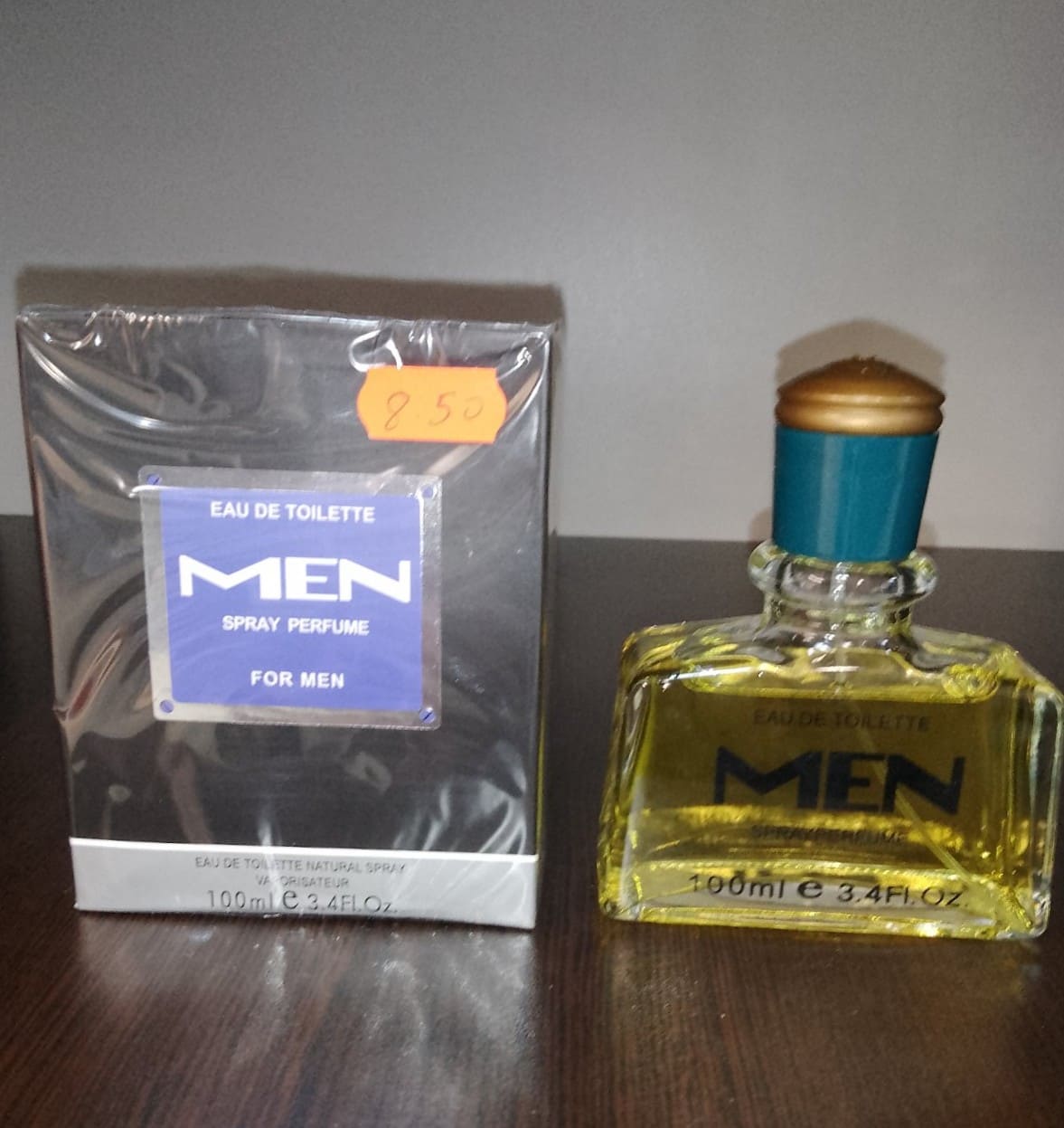 Флакон и кутия на парфюма „MEN Eau de Toilette for Men“ с елегантен дизайн, подходящ за ежедневна употреба и специални поводи.