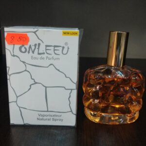 Флакон и опаковка на парфюм "On'Leeu" – стилен продукт с изчистен дизайн и траен аромат, подходящ за всеки стил.