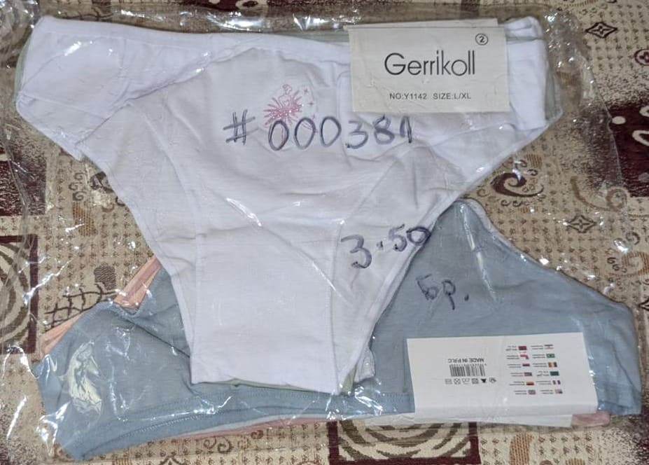 Комплект дамски бикини Gerrikoll, модел L/XL, в пастелни цветове с декоративна бродерия, опаковани в прозрачен плик с цена 3.50 лв. на брой.