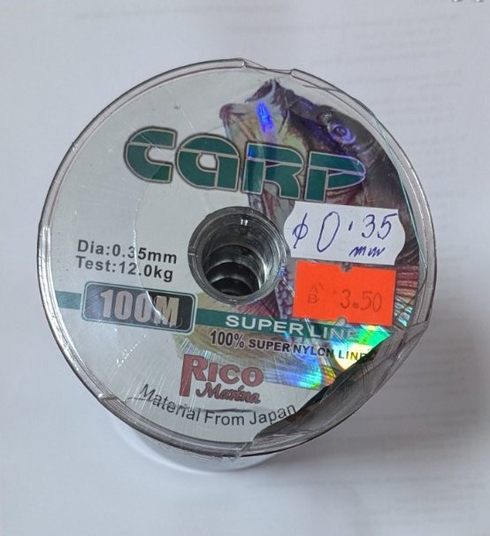 Макара с риболовно влакно CARP Super Line 0.35 мм, 100 м, 12 кг от Rico Marina с изображение на риба и отблясъци