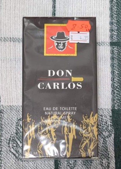 Мъжки парфюм DON CARLOS в черна опаковка с илюстрации на танцьори и логото на мъж с шапка. Етикет с намалена цена от 8.50 € на 4.35 €.